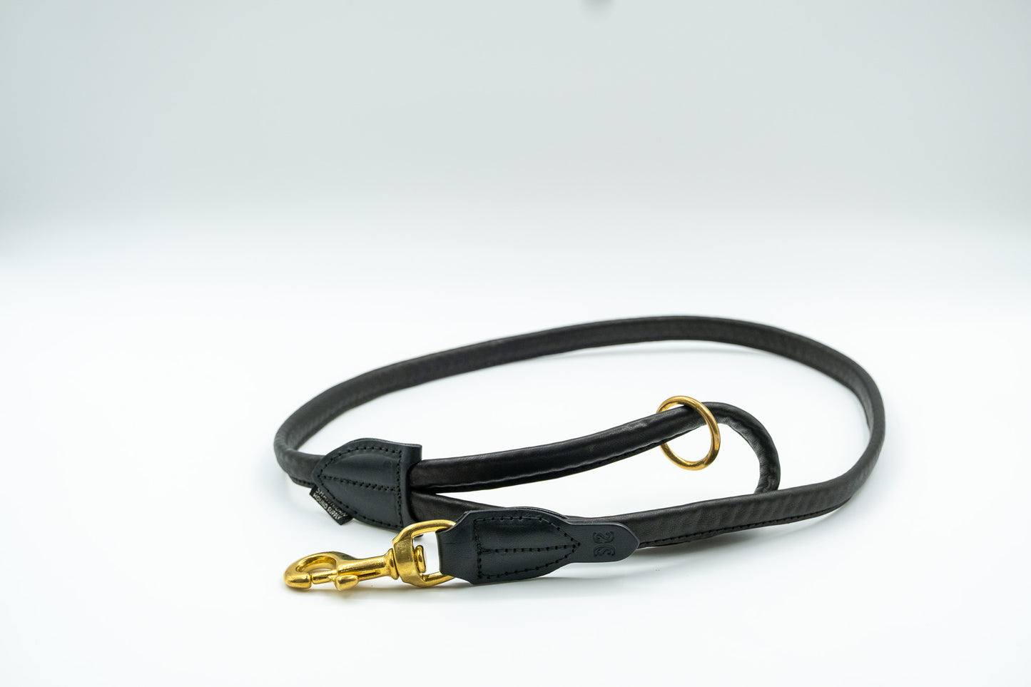 Rolled Leather Lead in Black